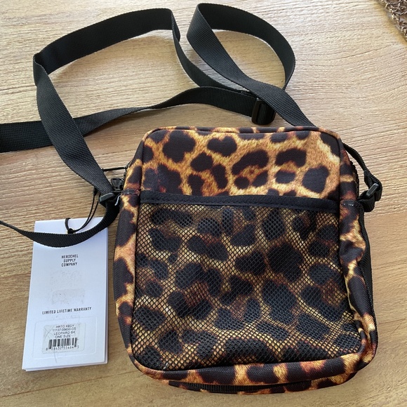 Herschel Supply Co. Heritabe Leopard Print Crossbody NWT - Picture 3 of 10